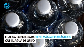 El agua embotellada tiene más microplásticos que el agua de grifo