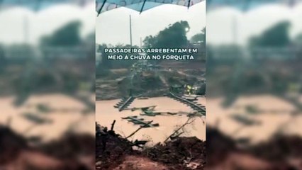 Passarelas que ligavam cidades do RS são levadas por enxurrada