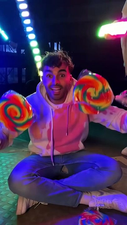 Creating Stunning Abstract Art: Step-by-Step Tutorial"   Digital Art for Beginners: Getting Started with Procreate"   Mixed Media Art: Combining Techniques for Unique Creations"  Creating Stunning Abstract Art: Step-by-Step Tutorial" "Mastering Watercolor