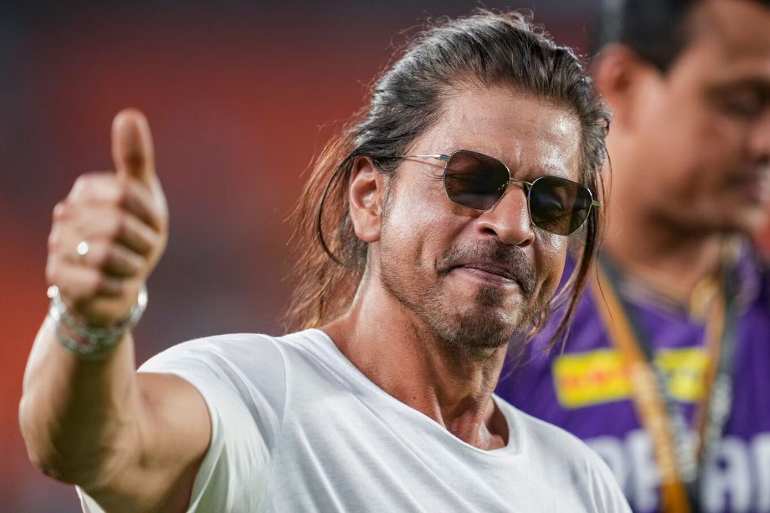 हॉस्पिटल से डिस्चार्ज के बाद Shah Rukh Khan का पहला वीडियो आया सामने, हुआ वायरल