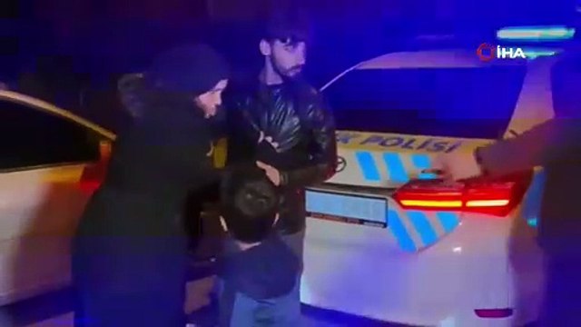 Edirne'de dur ihtarına uymayan otomobilin içinden 17 kişi çıktı
