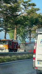 Saint-Pierre : un bus en feu sur la 4 voies dans le secteur de Mon Caprice