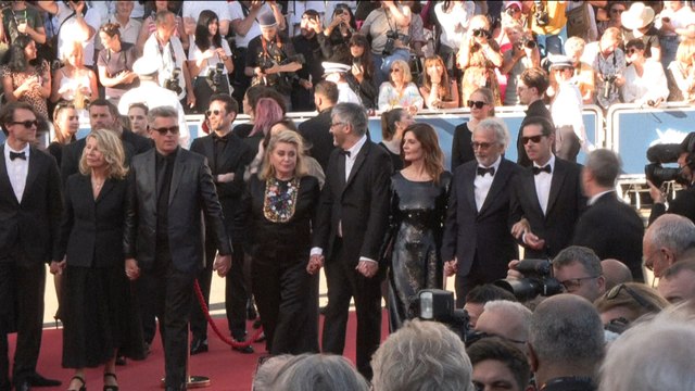 Cannes: Catherine Deneuve et Chiara Mastroianni sur le tapis rouge pour Marcello Mio