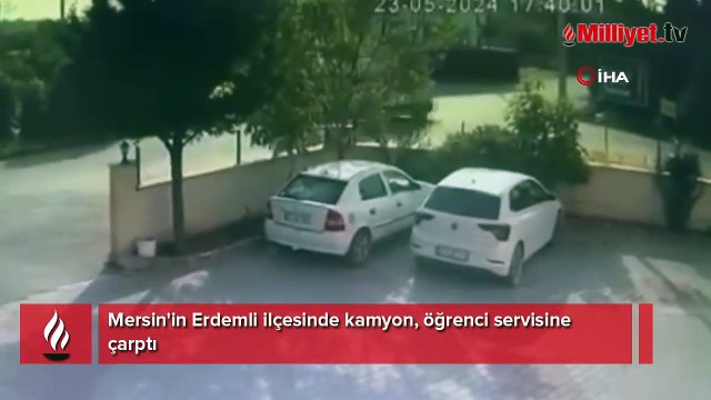 Kamyon öğrenci servisine çarptı, o anlar kamerada