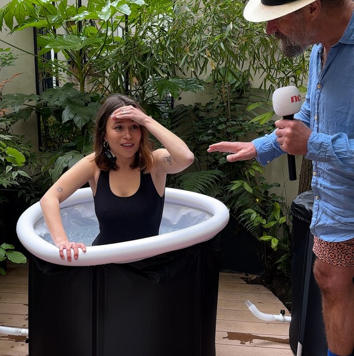 Églantine teste les bains glacés avec Wim Hof