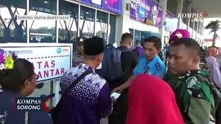 Suasana Haru Keluarga Antarkan Calon Jemaah Haji Papua Barat Daya Berangkat