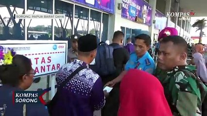 Suasana Haru Keluarga Antarkan Calon Jemaah Haji Papua Barat Daya Berangkat