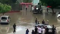 Adana'da şiddetli yağmur! Cadde ve sokaklar suyla doldu