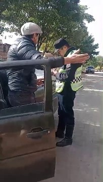 Coronel Moldes: Agredió a unos agentes de tránsito