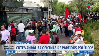Maestros de la CNTE vandalizan las oficinas de los partidos políticos
