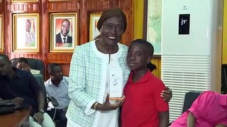 Loevan, le champion du monde de dictée reçu en audience par la ministre Mariatou Koné