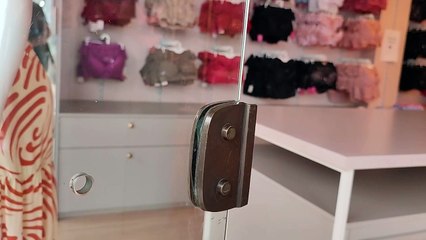 Comerciantes chegam para trabalham e encontram lojas arrombadas no Centro