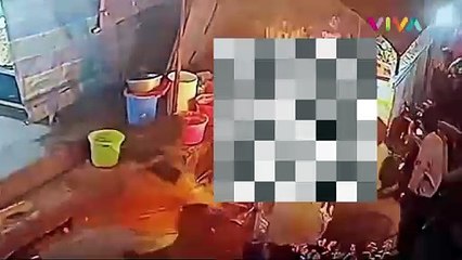 Detik-detik Pemotor Tersenggol Masuk Minyak Panas