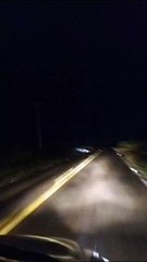 Carro capotado às margens da PR-082, entre Ivaté e Douradina