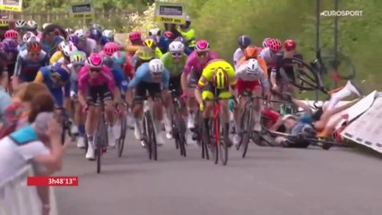 Cyclisme - Boucles de la Mayenne - Crédit Mutuel 2024 - Emilien Jeannière gagne la 1ère étape devant Paul Penhoët, grosse chute dans le sprint final