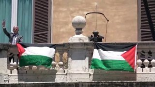 İtalyan siyasetçi Temsilciler Meclisi'nin balkonuna Filistin bayrakları astı: 35 bin ölüm var, artık yeter