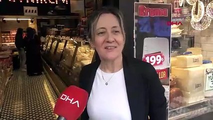 Vatman ıslanmasın diye şemsiye tuttu; o anlar kamerada