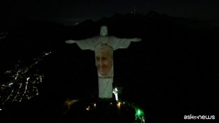 A Rio estratti del libro del Papa proiettati sul Cristo Redentore