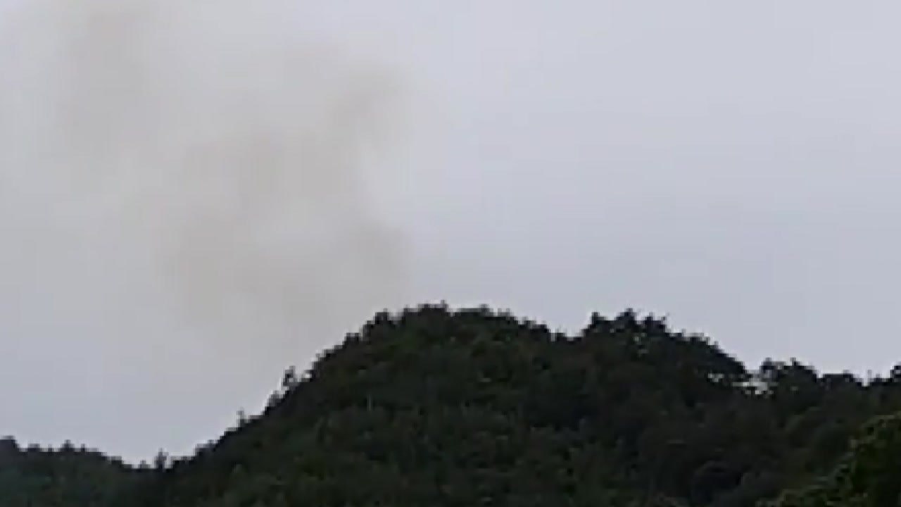 강원도 삼척 원덕읍 산불...헬기 투입해 진화 중 / YTN