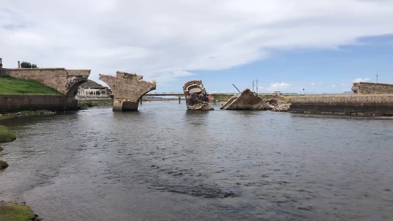 Puente escultura