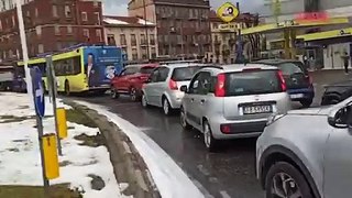 Violenta grandinata a Torino: il video delle strade imbiancate