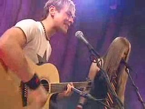 Avril Lavigne - Skater boy (live)