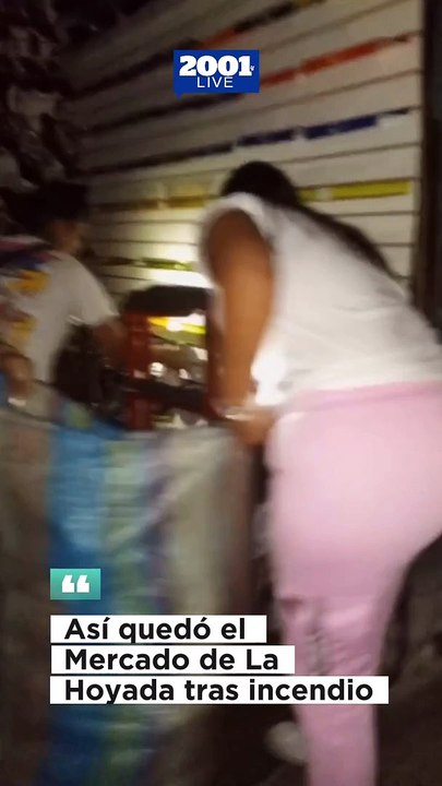 En imágenes  Así quedó el Mercado de La Hoyada  La noche del #23May se incendió un mercado en La Hoyada, varios locales comerciales se vieron afectados.  Fotos: María Isabel Rangel