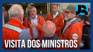 Ministros Paulo Pimenta e Waldez Góes acompanham funcionamento de bombas em São Leopoldo (RS)