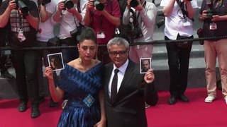 Cineasta iraniano Mohammad Rasoulof é ovacionado em Cannes