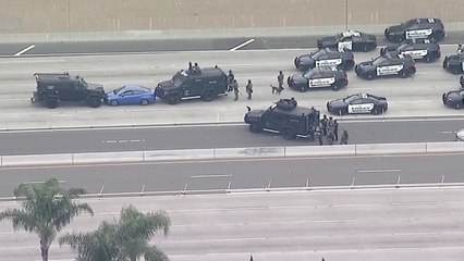 미국 스토킹 용의자 4시간 고속도로 대치 끝에 숨져 / YTN