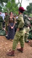 An Israeli Defense Forces soldier asks for the hand of his beloved in marriage.