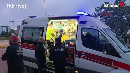 Pendik'te otomobil park halindeki kamyona çarptı: 2 yaralı