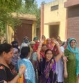 पानी नहीं आने पर महिलाओं का विरोध, देखें वीडियो
