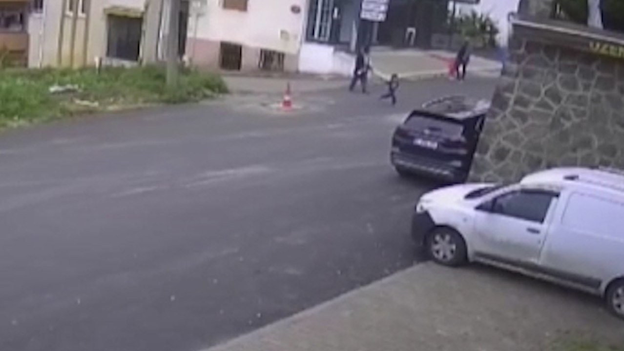 5 yaşındaki çocuğun hayatını kaybettiği motosiklet kazası kameraya yansıdı