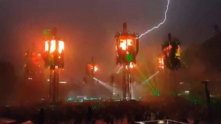 Lightning strikes during Metallica concert in Munich