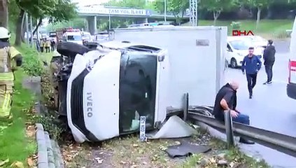 İstanbul'da kamyonet ile işçi servisi çarpıştı! Yaralılar var