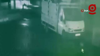 Ataşehir'de park halindeki kamyonetin çalınma anı kamerada