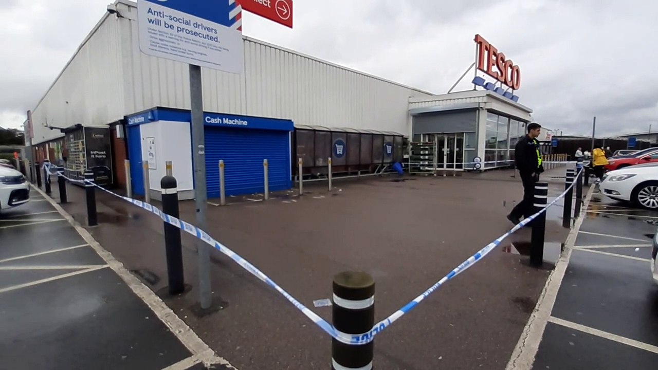 police-incident-outside-a-tesco-store-in-willenhall-video-dailymotion
