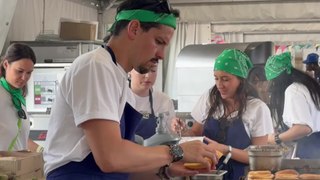 GALA VIDÉO - En cuisine avec le chef Juan Arbelaez au Festival Le Cercle