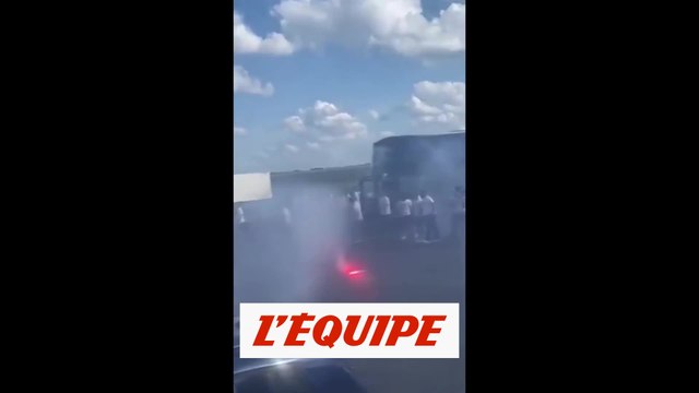 Affrontements sur l'autoroute entre supporters du PSG et de l'OL - Foot - Coupe