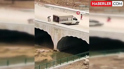 Mardin'de skandal görüntüler! Kamyonetle getirdikleri çöpleri dereye attılar