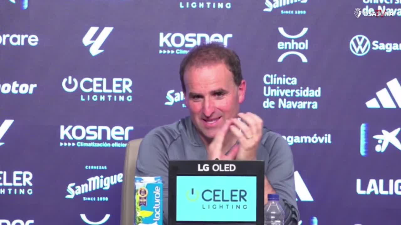 El adiós de Arrasate: aplausos, agradecimiento a los periodistas y un último mensaje a los enfermos de ELA