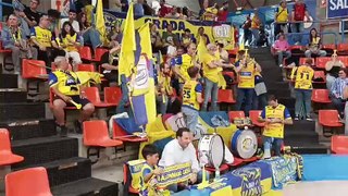 Aficionados del Caserío, antes de la segunda semifinal.