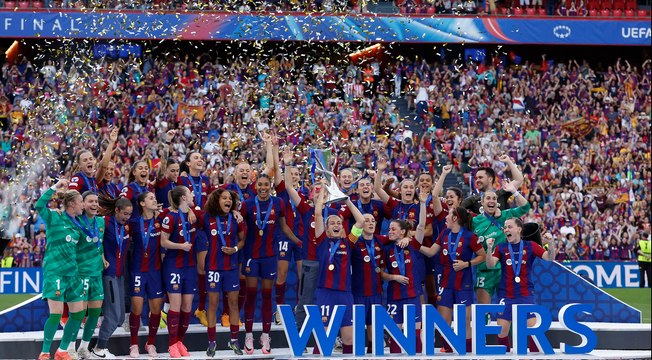 مراسم تتويج برشلونة بلقب دوري أبطال أوروبا للسيدات