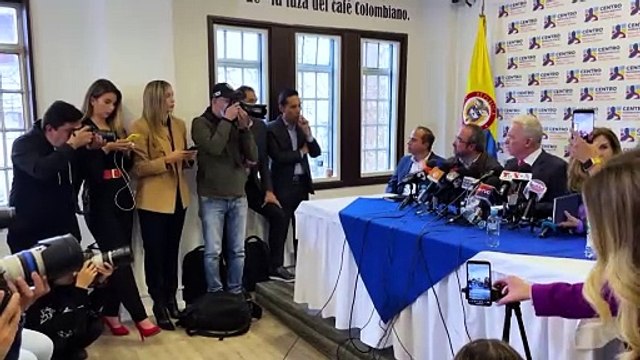 Fiscalía de Colombia acusa a expresidente Uribe de soborno y fraude