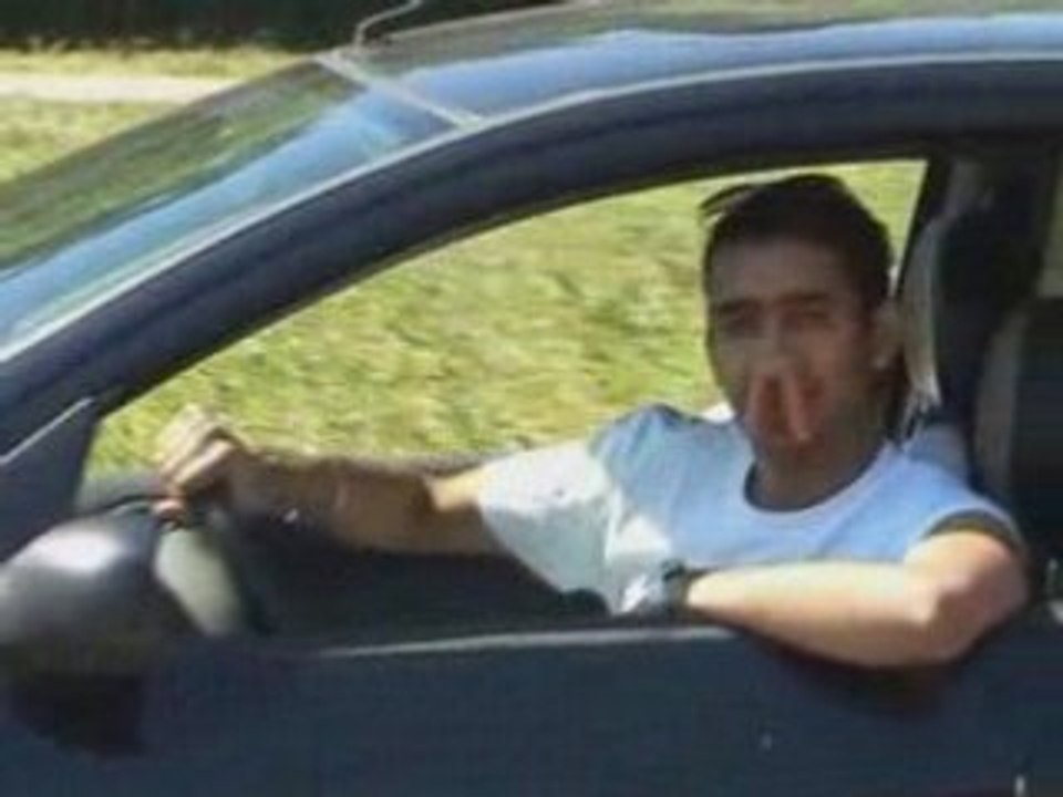 Peujot 2 saucisses! - Parodie de la pub peugeot 206