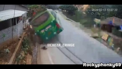 Brutal and 'Fatal' Car Crashes #10 credits to： @RockyRUS