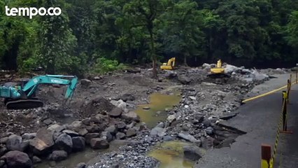 Polda Sumbar Larang Seluruh Pengendara Lewati Lembah Anai yang Sedang Diperbaiki