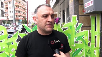 İstanbul'da kasklı bir şahıs, genç kızı bıçaklamıştı: Olayın yeni görüntüleri ortaya çıktı