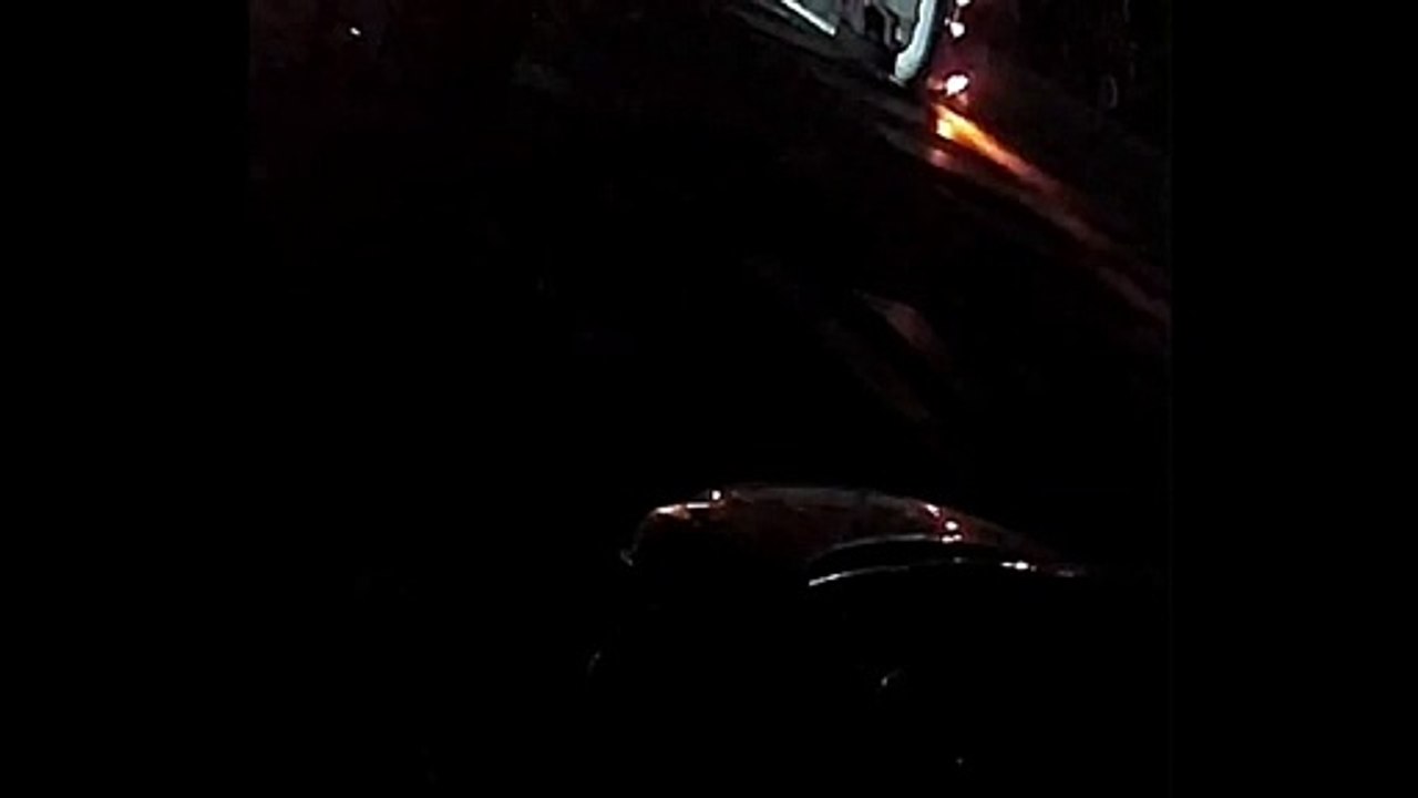 Roma, Smart a tutta velocità al quartiere Trieste: attraversa un incrocio e fa capottare un'auto con padre e figlio